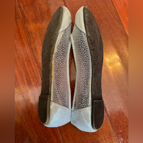 Nicole Simpson silver flats size 10 - Picture 3 of 4